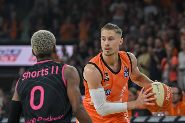 队在关键时 队在关键时