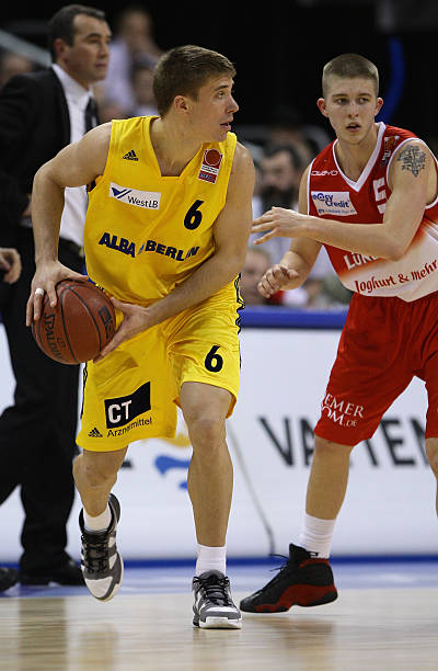 年队拼搏的 年队拼搏的